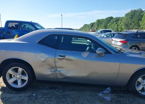 2014 Dodge Challenger Sxt z USA, uszkodzony, nr VIN 2C3CDYAG2EH298912